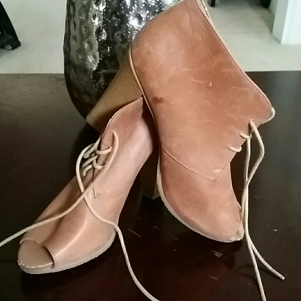 Loft Camel toe out Bootie